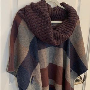 Johnston & Murphy poncho with toggles and fringe